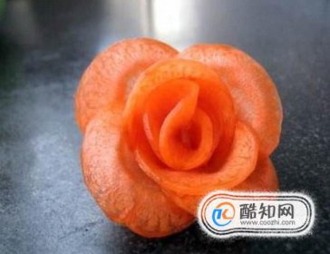 擺盤裝飾胡蘿卜花瓣的簡易做法,胡蘿卜黃瓜圍邊擺盤圖片