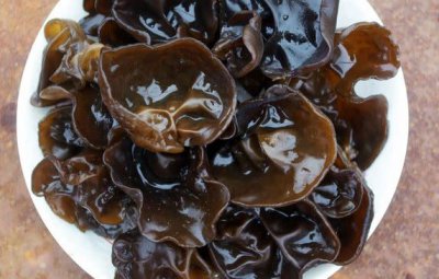 木耳不能和什么一起吃，木耳跟什么相克容易中毒