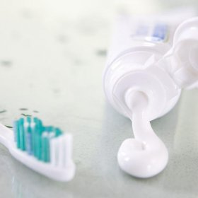 用牙膏洗臉有什么好處，牙膏洗臉的后果