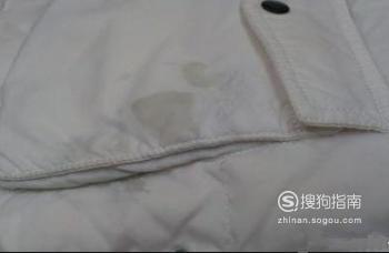 羽絨服上的油漬怎么去除，如何去衣服上的舊油漬