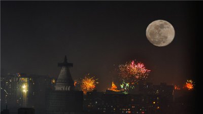 描寫月亮的現代詩，描寫月亮的小詩自編