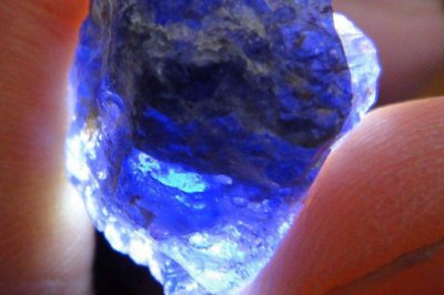 堇青石佩戴禁忌有哪些，碧璽石和堇青石的作用