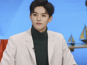 周峻緯英年早婚妻子照片資料