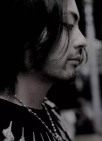 芹澤多摩雄的扮演者是誰,“熊貓”山田孝之