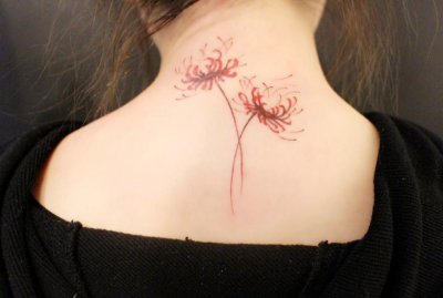 彼岸花紋身左肩和右肩的意義,心中有無他,只是一字之差