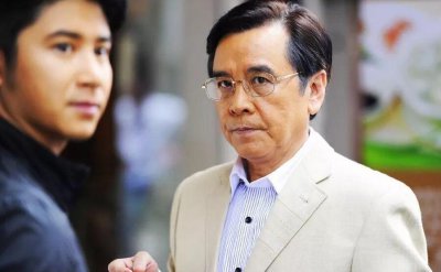 爾冬升秦沛姜大衛為什么不一個姓，因為是同母異父所以不同姓