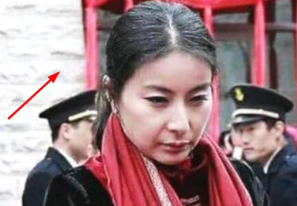 37歲郭晶晶為什么滿頭白發(fā),當年高強度訓練造成的身體紊亂