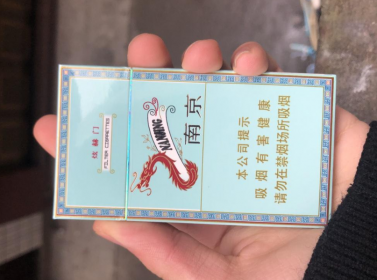 炫赫門真假辨別圖片,假貨拉線頭位置呈現不規則形狀