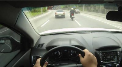 直線行駛老跑偏訣竅，速度太慢反而不容易走成一條直線