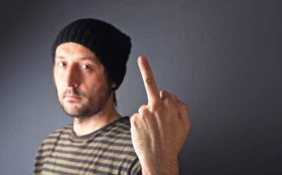 摸中指怎么知道掉魂了，摸中指跳動看是否撞邪