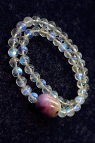 月光石的功效與禁忌,什么人不能戴月光石