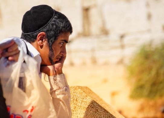 人死后親人哭他知道嗎,會難受流淚,16小時之內神識不會離體