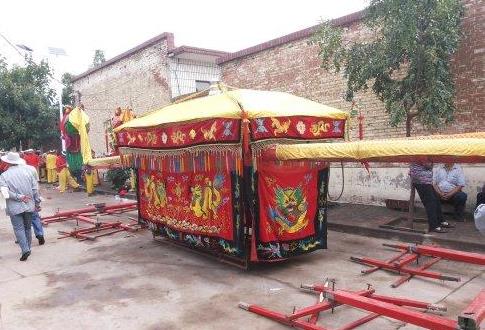 女士參加葬禮穿什么衣服 可以穿裙子和白色衣服嗎