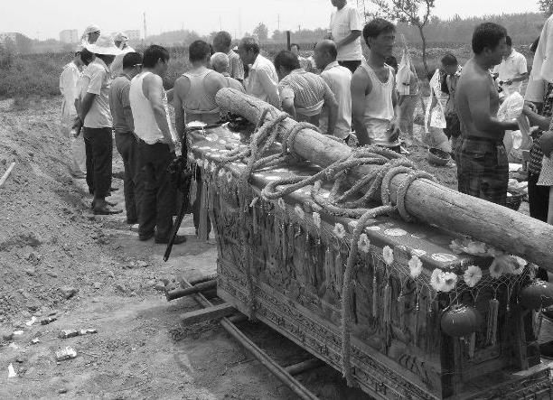 下葬時3種好征兆 位置挖出石頭好嗎 哀棍發芽好嗎