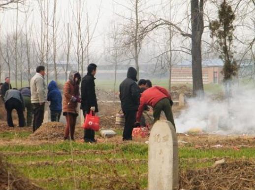 哪些情況下不能上墳 丈夫去世妻子能嗎 三年后忌日不宜