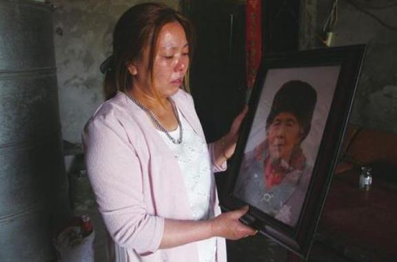 出殯一般誰拿遺像 為什么不能笑 親人遺像放在哪里最好