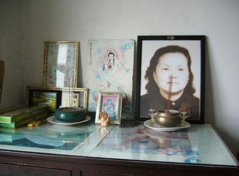 遺像必須在墓前燒嗎 一般什么時候燒 上香規矩