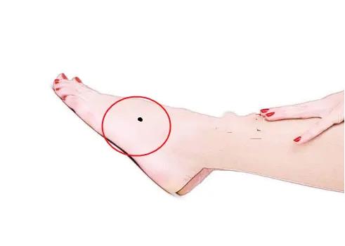 腳背上長痣是菩薩轉(zhuǎn)世，是一輩子的勞碌命