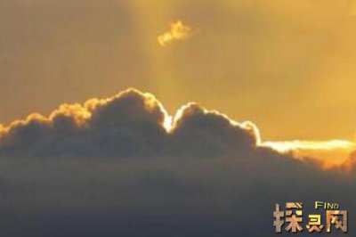 飛機(jī)上拍到神仙救人，不過(guò)是大氣密度變化的假象(不可信)