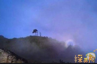 飛機(jī)上拍到神仙救人，不過(guò)是大氣密度變化的假象(不可信)