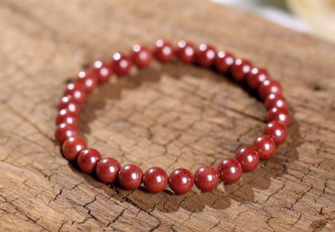 女人佩戴朱砂的禁忌,在洗澡的時(shí)候最好要取下