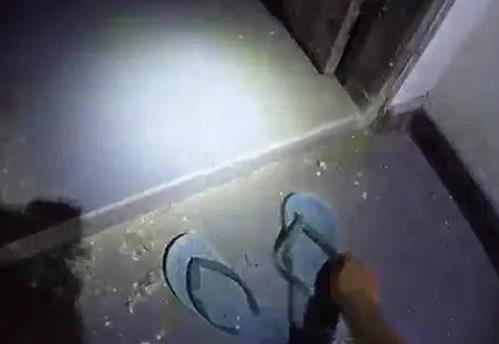 用拖鞋測試房間里有鬼，在鞋頭放一根頭發