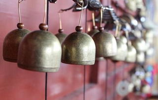 風鈴招鬼是真的嗎，在東北方的大門上掛風鈴會招鬼魂