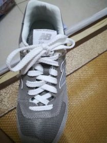 斐樂鞋子怎么分辨真假,假標工藝非常的粗糙