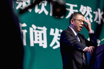 鐘睒睒身價多少億美元合人民幣?巔峰時期達到900多億美元