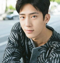 井柏然是混血兒嗎?