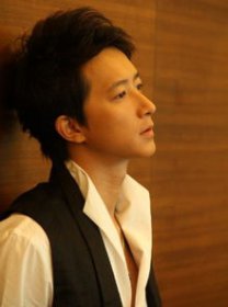 韓庚是王一博的老板嗎