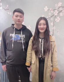 陳亞男比小偉大幾歲