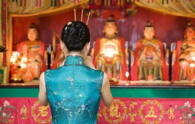 仙家上香香灰直立不落預示什么