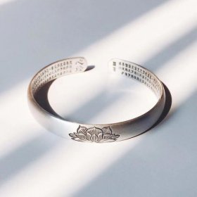 佩戴刻有心經(jīng)的手鐲有什么禁忌