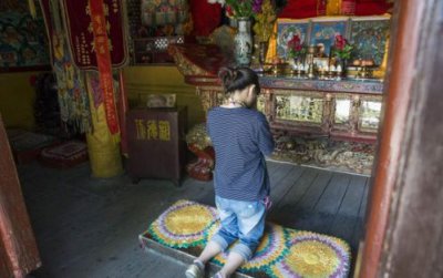 去拜佛能不能穿裙子