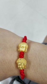 女人佩戴佛頭的吊墜好嗎