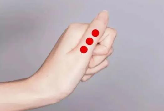 大拇指催經太靈了,長按制污血海三陰交穴(百試不爽)