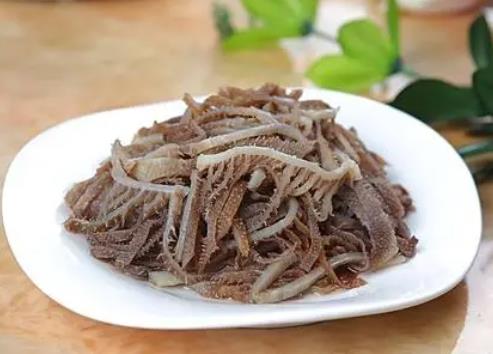 毛肚是什么動物身上的,牛身上最大的胃(屬于牛肚)