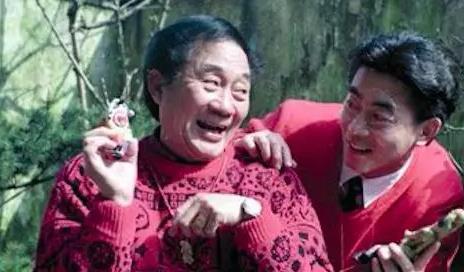 六小齡童突然宣布哀訊是真的嗎，其父確實已去世（本人健在）