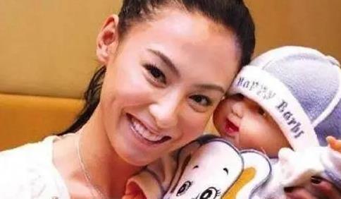 張柏芝第三胎老公是誰，倆人已經分開（不值得公開）