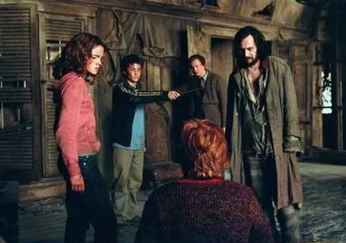 哈利波特死了8個演員,扮演幽靈皮皮鬼的人只活了56歲