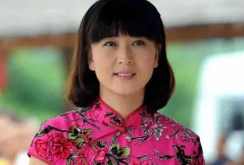 閆學晶個人資料簡介，響應生育政策46歲生下二胎