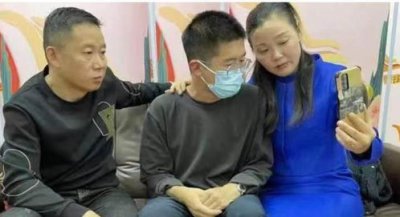 孫卓在深圳哪個(gè)學(xué)校，在他家附近的一所公立重點(diǎn)學(xué)校