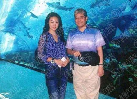 郎咸平和繆姓空姐的故事,一頓騷操作.白睡人家3年還賺了