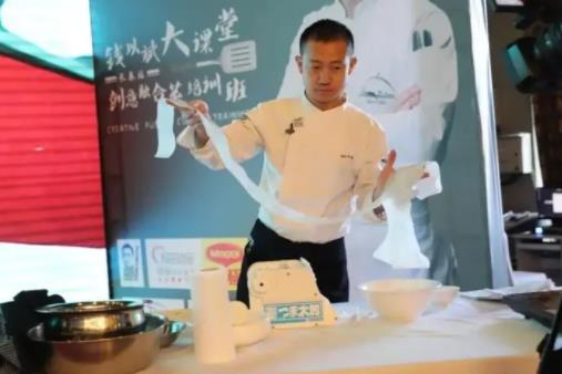 錢以斌是什么級(jí)別的廚師，年薪百萬的頂級(jí)廚師