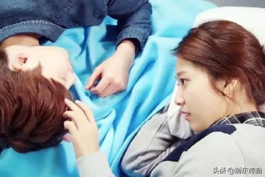 女生摸男生頭什么意思，情侶之間有好感才會(huì)產(chǎn)生接觸
