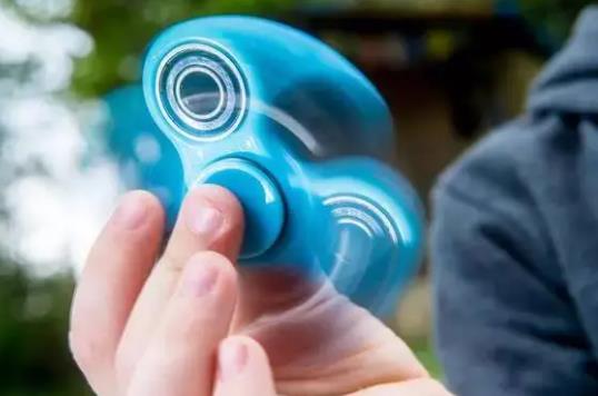 指尖陀螺為什么被禁止，學校為了避免意外不讓學生玩