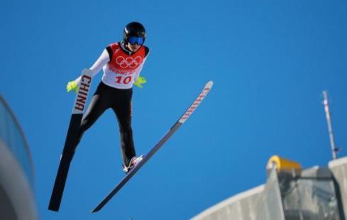 跳臺(tái)滑雪最遠(yuǎn)跳過(guò)多遠(yuǎn)，2017年打破的世界紀(jì)錄是253.5米
