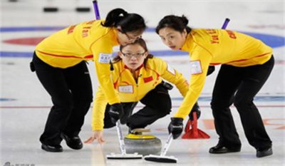 冰壺比賽時運動員為什么不停的擦地，減少冰壺和冰面的摩擦力