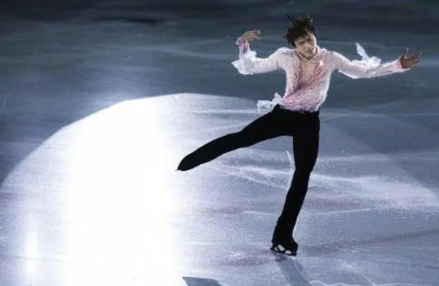 羽生結弦女朋友是誰，是他在日本的高中同班同學